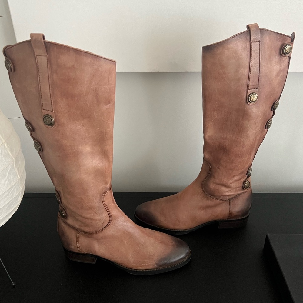 Arturo Chiang tan leather boots in a perfect condition, size 37